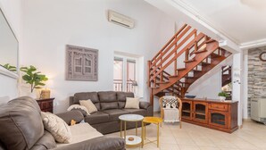 Apartment | Living room - Awesome Home in Pula With Wifi and 2 Bedrooms (Pula)