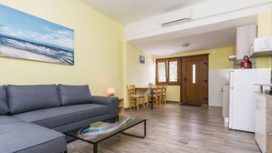 Ảnh chưa phân loại, 2 trong số 17 ảnh, nút