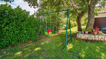 Área de juegos infantiles al aire libre