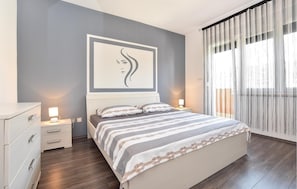 Apartment | 4 bedrooms, free WiFi, bed sheets