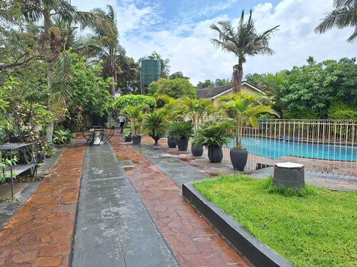 Cottage Sleeps 4 With Pool