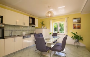 House | Private kitchen | Fridge, cookware/dishes/utensils - Awesome Home in Poljica Imotska With Wifi and 5 Bedrooms (Podbablje)