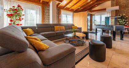 XXXL Villa Ancora with heated pool and jacuzzi, for 24 guests