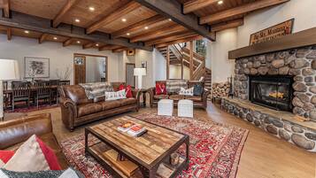 Télévision, cheminée, jeux vidéo, baby-foot