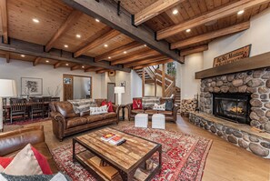 Télévision, cheminée, jeux vidéo, baby-foot