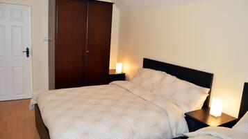 3 Schlafzimmer, Bügeleisen/Bügelbrett, WLAN, Bettwäsche