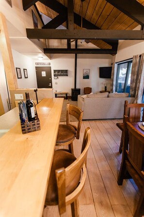 Interior - Mammoth Cozy-Local Family Owned, 2 Bedroom/2 Bath with Garage, Close to Lifts (MAMMOTH LAKES)