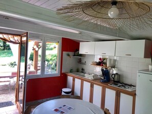 Fridge, microwave, oven, coffee/tea maker