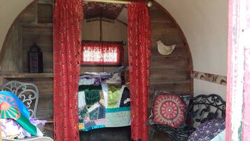 1 bedroom, bed sheets