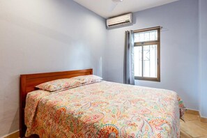 2 slaapkamers, een bureau, een strijkplank/strijkijzer, wifi