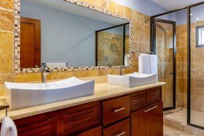 淋浴設備、風筒、提供毛巾、番梘