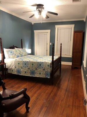 3 bedrooms, desk, iron/ironing board, free WiFi