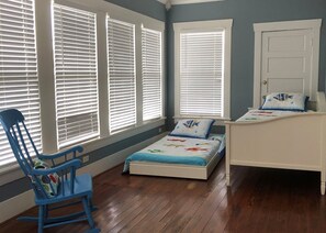 3 bedrooms, desk, iron/ironing board, free WiFi