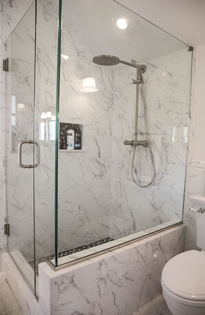 Shower, hair dryer, towels, soap - Fairy Tale Guest Cottage in Magic Garden by Pool (Bridgehampton)