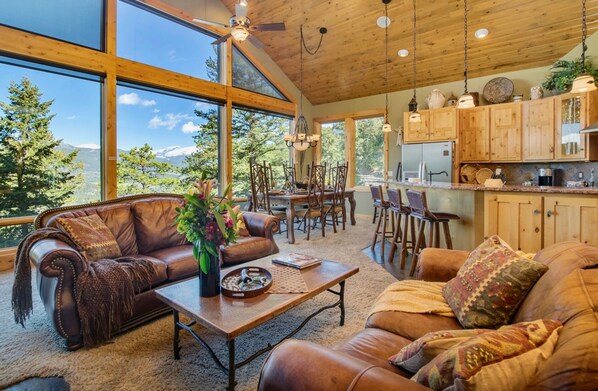 Flat-screen TV, fireplace, DVD player