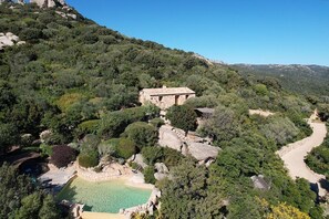 Exterior - Secluded, contemporary sheepfold for 2, nestled on a hillside with swimming pool. (Figari)