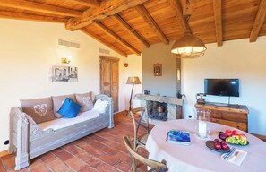 Smart TV, fireplace - Secluded, contemporary sheepfold for 2, nestled on a hillside with swimming pool. (Figari)