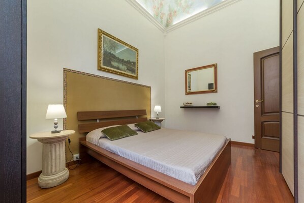 11 bedrooms, iron/ironing board, WiFi, bed sheets