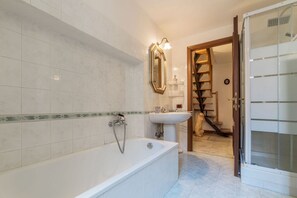 Combined shower/bathtub, hair dryer, bidet