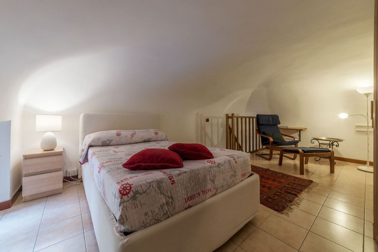 11 bedrooms, iron/ironing board, WiFi, bed sheets