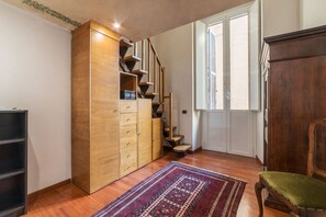 Interior - GuestHost - Apartment located on the second floor of an elegant building with a lift (not suitable for the disabled, only 2 people can enter at a time)In 140 square meters of space, it can comfortably accommodate up to 9 adultsWe are in the Esquilino dis (Roma)