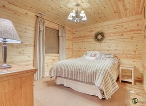 4 bedrooms, memory foam beds, iron/ironing board, travel crib - Authentic Log Cabin with Luxuries (Brian Head)
