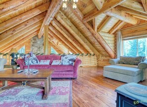 تلفزيون ذكي، مدفأة، ألعاب فيديو، مشغل دي في دي