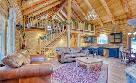 Smart TV, fireplace, video games, DVD player. Authentic Log Cabin with Luxuries