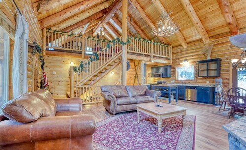 Authentic Log Cabin with Luxuries