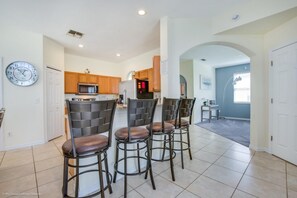 House, 5 Bedrooms | Private kitchen | Oven, stovetop