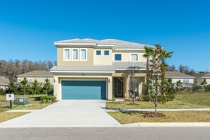 House, 6 Bedrooms | Exterior