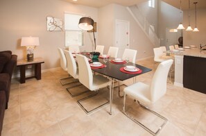 House, 6 Bedrooms | Dining