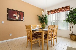 House, 4 Bedrooms | Dining