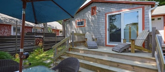 Cozy Cottage 1/2 mile to Woods Hole village