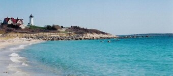 Cozy Cottage 1/2 mile to Woods Hole village