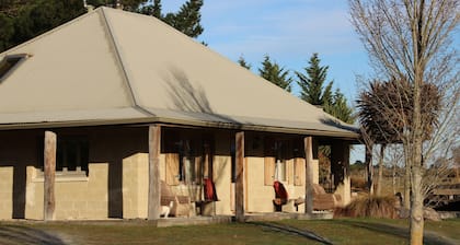 Charming Mudbrick Country Cottage