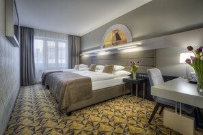 Standard Triple Room | 1 bedroom, hypo-allergenic bedding, Select Comfort beds, minibar