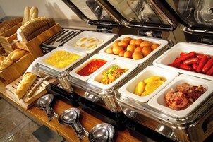 Café da manhã com buffet todos os dias mediante uma taxa