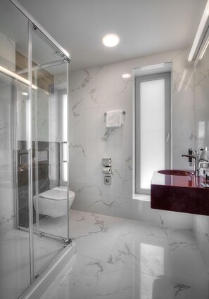 Free toiletries, hair dryer, towels, soap - Hotel Essence  (Prague)
