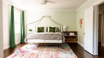 7 bedrooms, iron/ironing board, WiFi, bed sheets