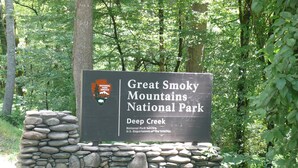 A sign for Great Smoky Mountains National Park in Deep Creek. - Blue Mountain Cottage near Deep Creek Campground (Bryson City)