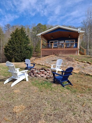 Property grounds - Blue Mountain Cottage near Deep Creek Campground (Bryson City)