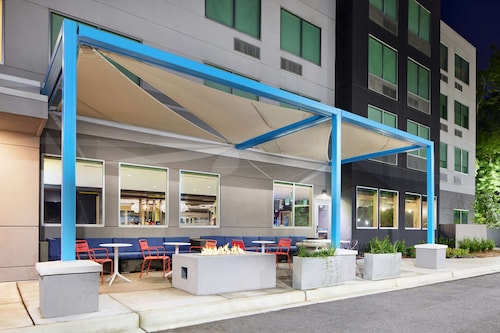 Tru by Hilton Charleston Airport