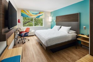 Ropa de cama de alta calidad y espacio para trabajar con un portátil