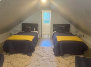 2 bedrooms, in-room safe, desk, iron/ironing board