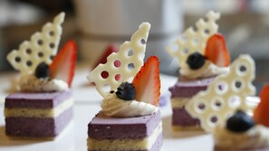 Daily buffet breakfast for a fee - Wyndham Grand Kunming East (Kunming)