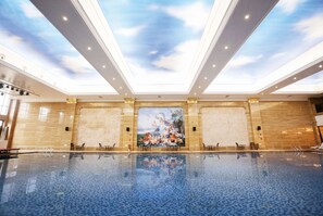 Indoor pool, outdoor pool - Wyndham Grand Kunming East (Kunming)