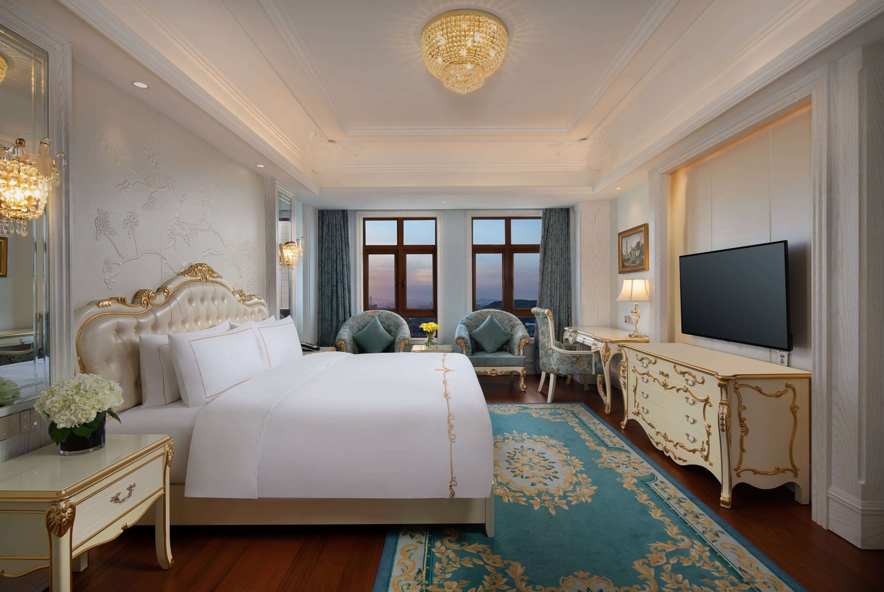 Minibar, két bảo mật tại phòng, bàn 