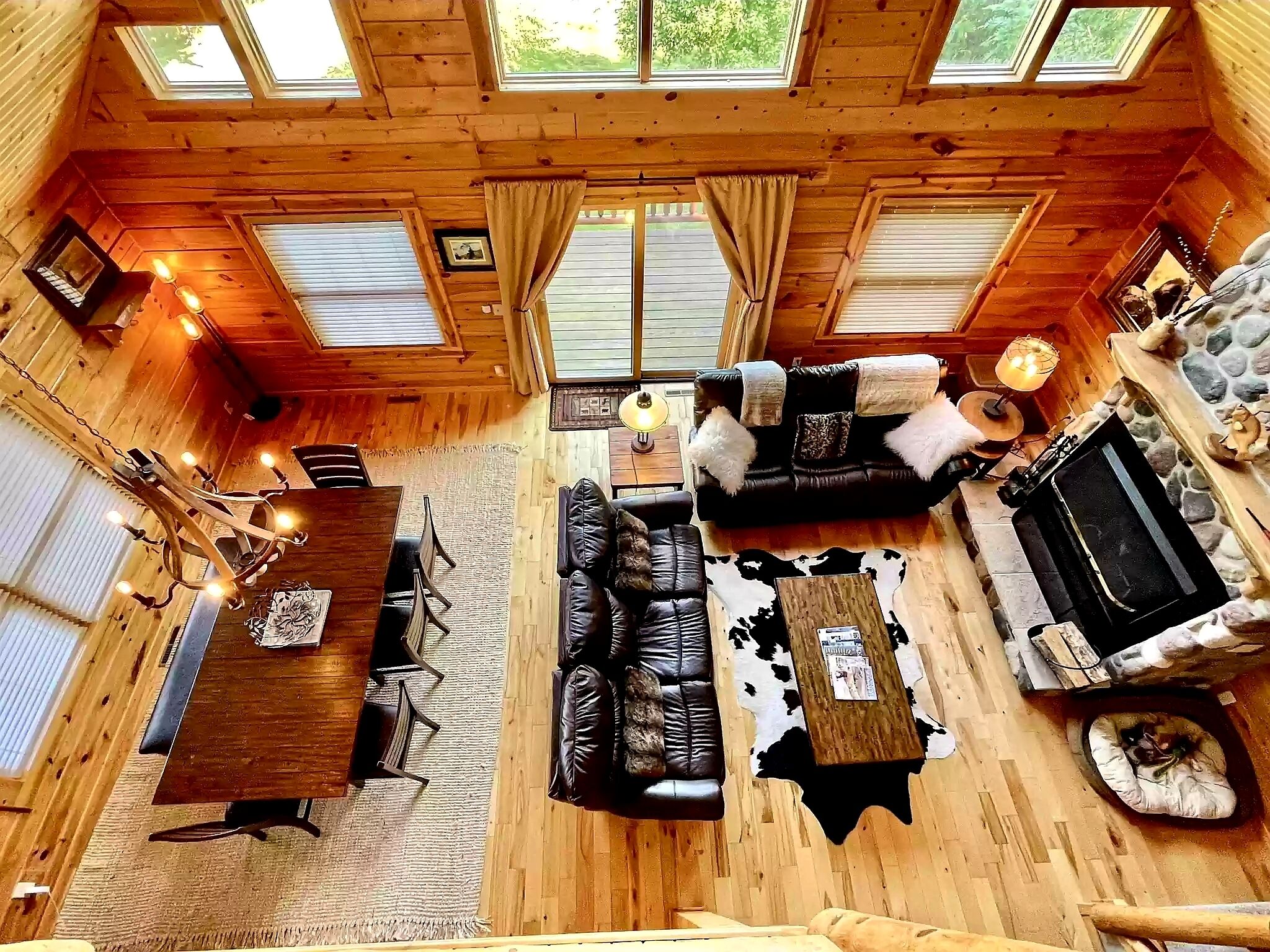 智能電視、壁爐、電子遊戲、DVD 播放機