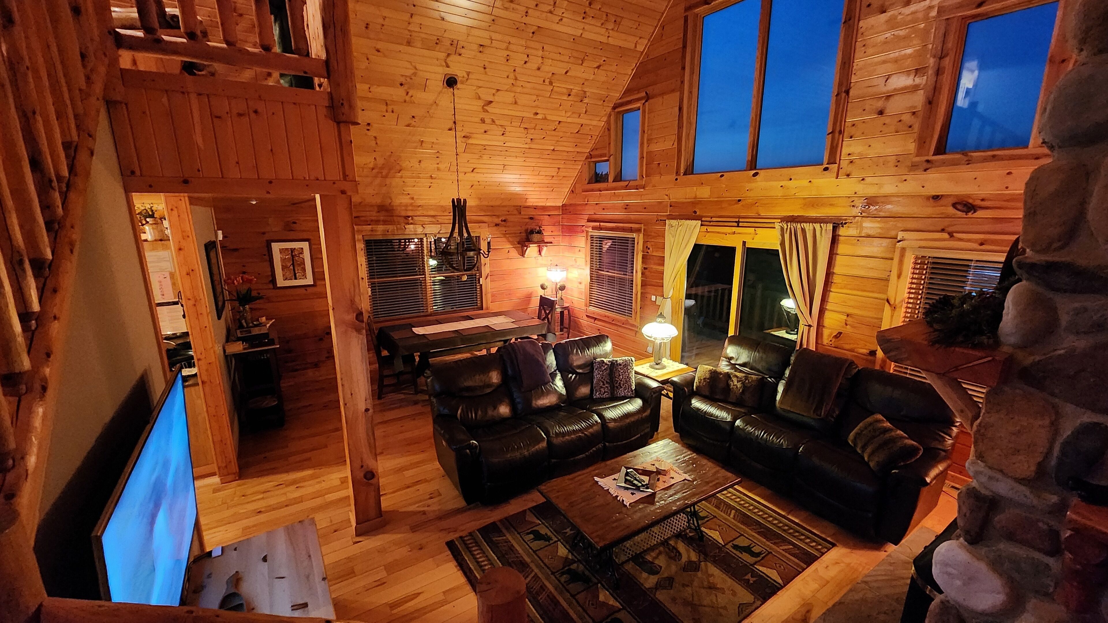 智能電視、壁爐、電子遊戲、DVD 播放機